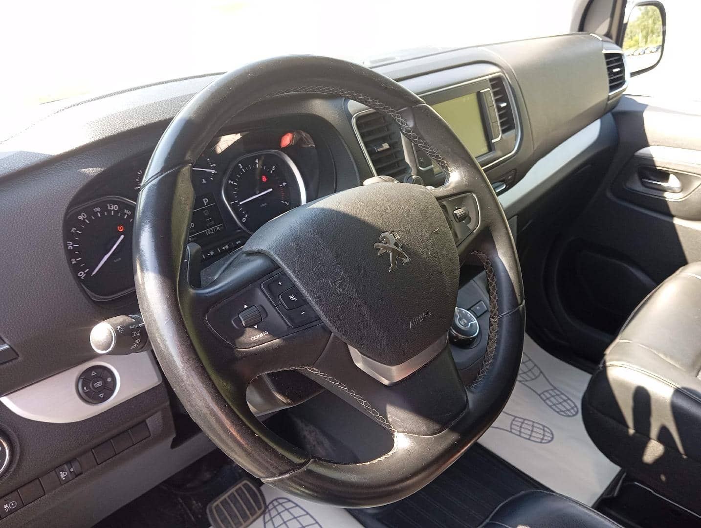Peugeot Traveller,  159 379 км, 2022 года в лизинг