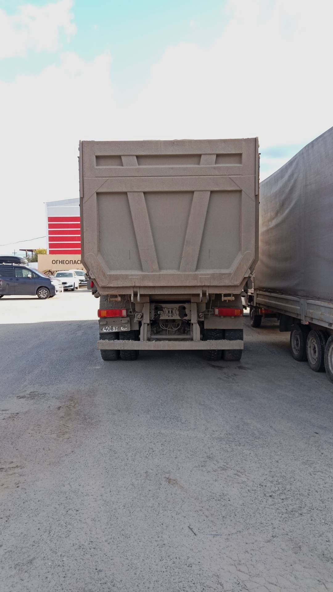 Sitrak ZZ3256V384ME,  141 643 км, 2022 года в лизинг