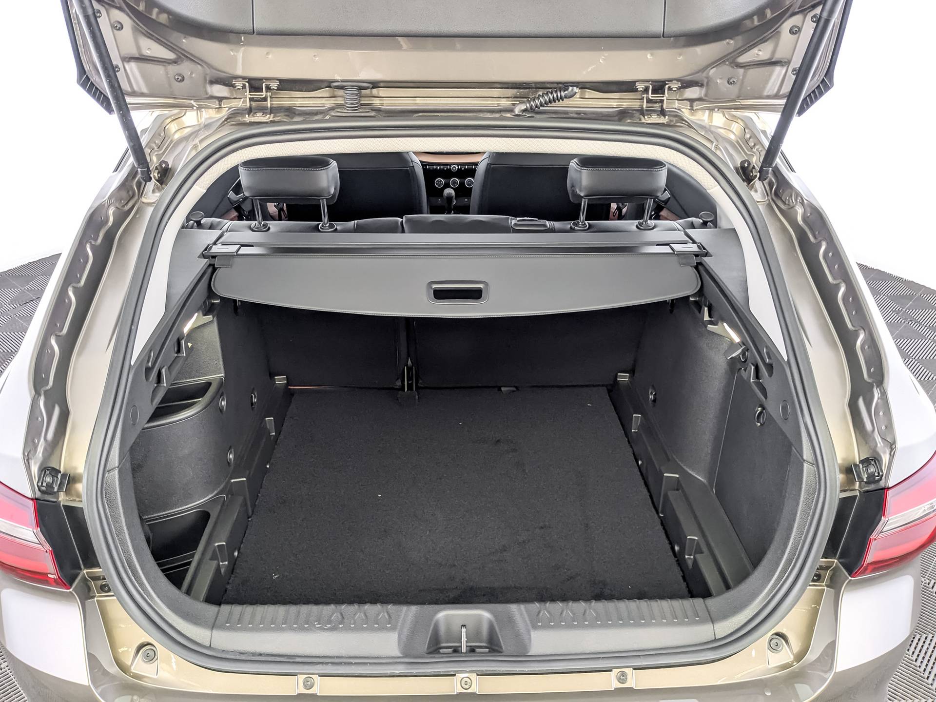 Lada Vesta SW Cross Life 24 1.6 106hp 5MT