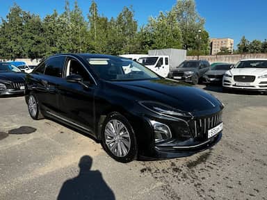 Hongqi E-QM5