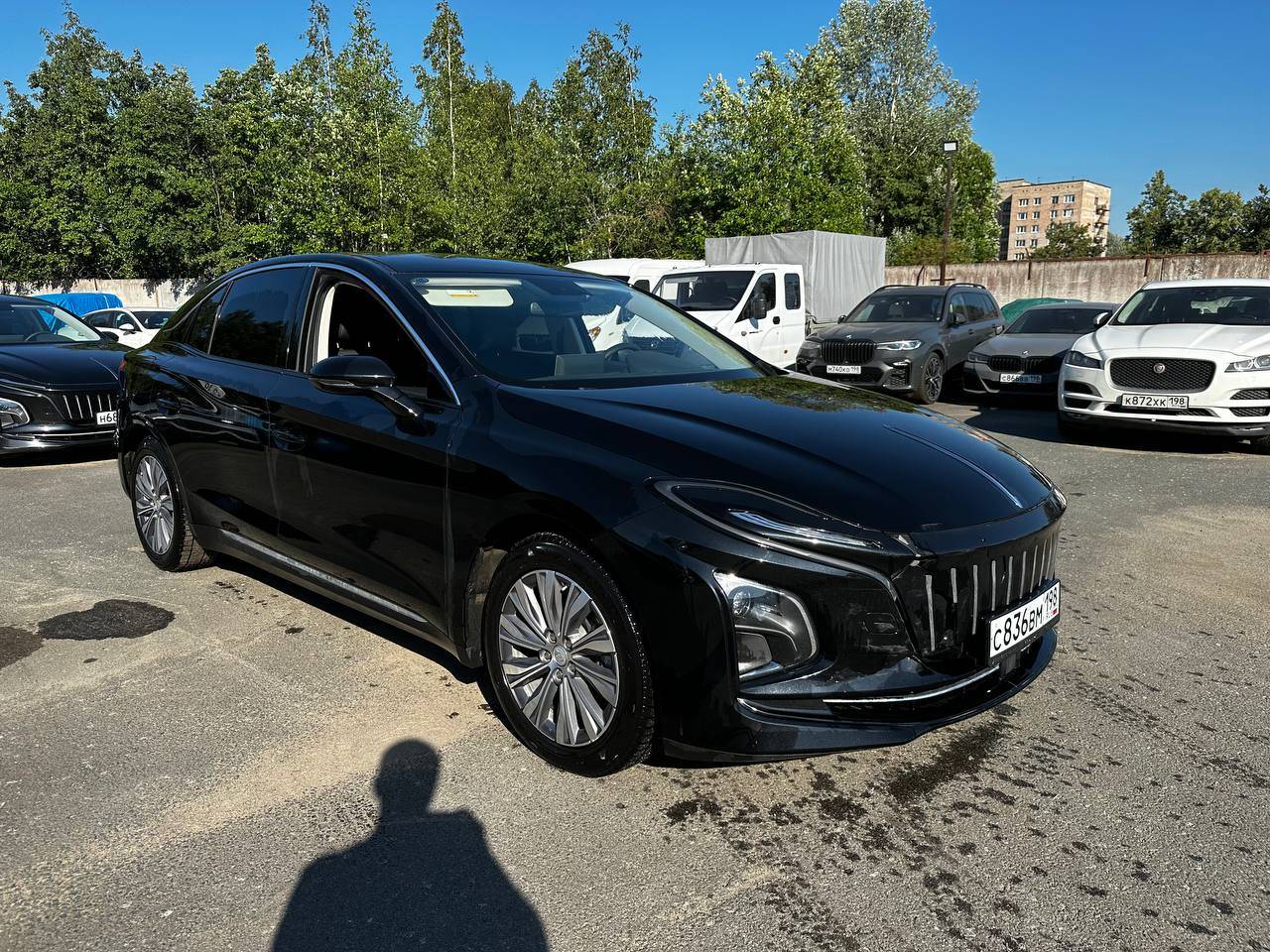 Hongqi E-QM5,  10 877 км, 2022 года в лизинг