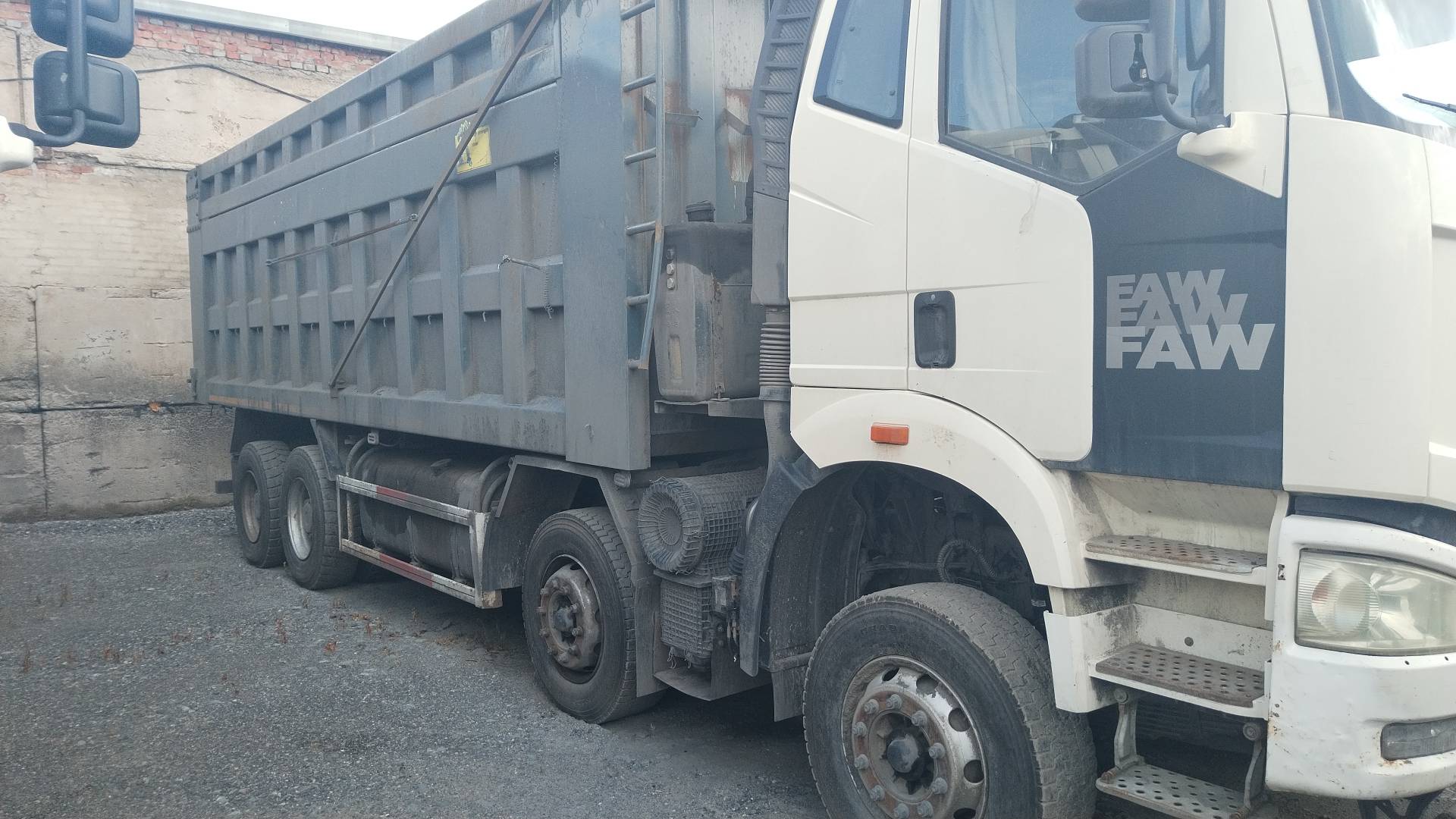 FAW CA3310P66K24T4E5 8х4,  137 976 км, 2023 года в лизинг
