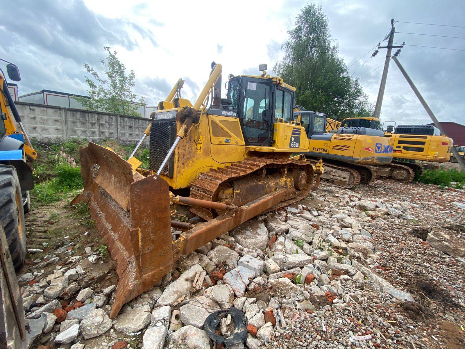 KOMATSU D65EX-16
