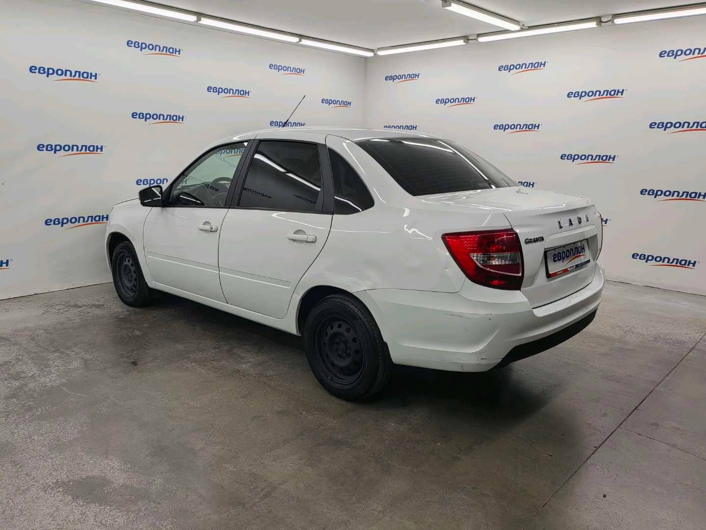 Lada Granta седан,  140 167 км, 2023 года в лизинг