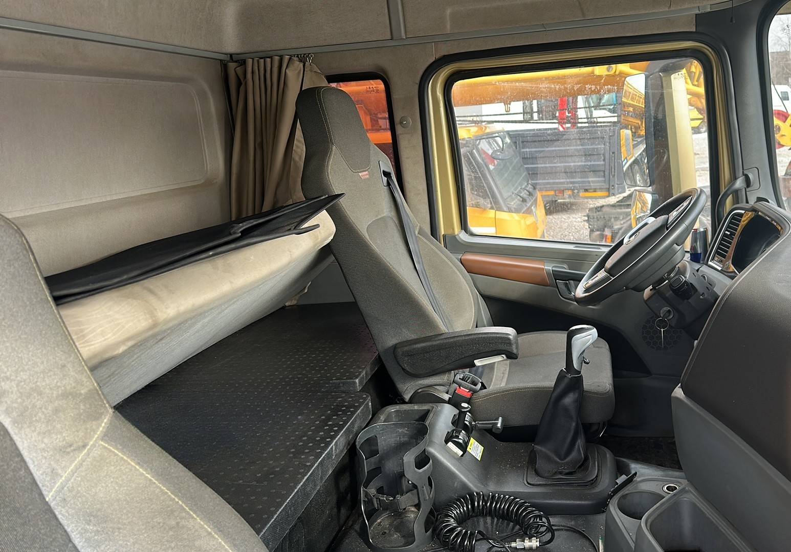 Shacman SX32586V384,  112 119 км, 2023 года