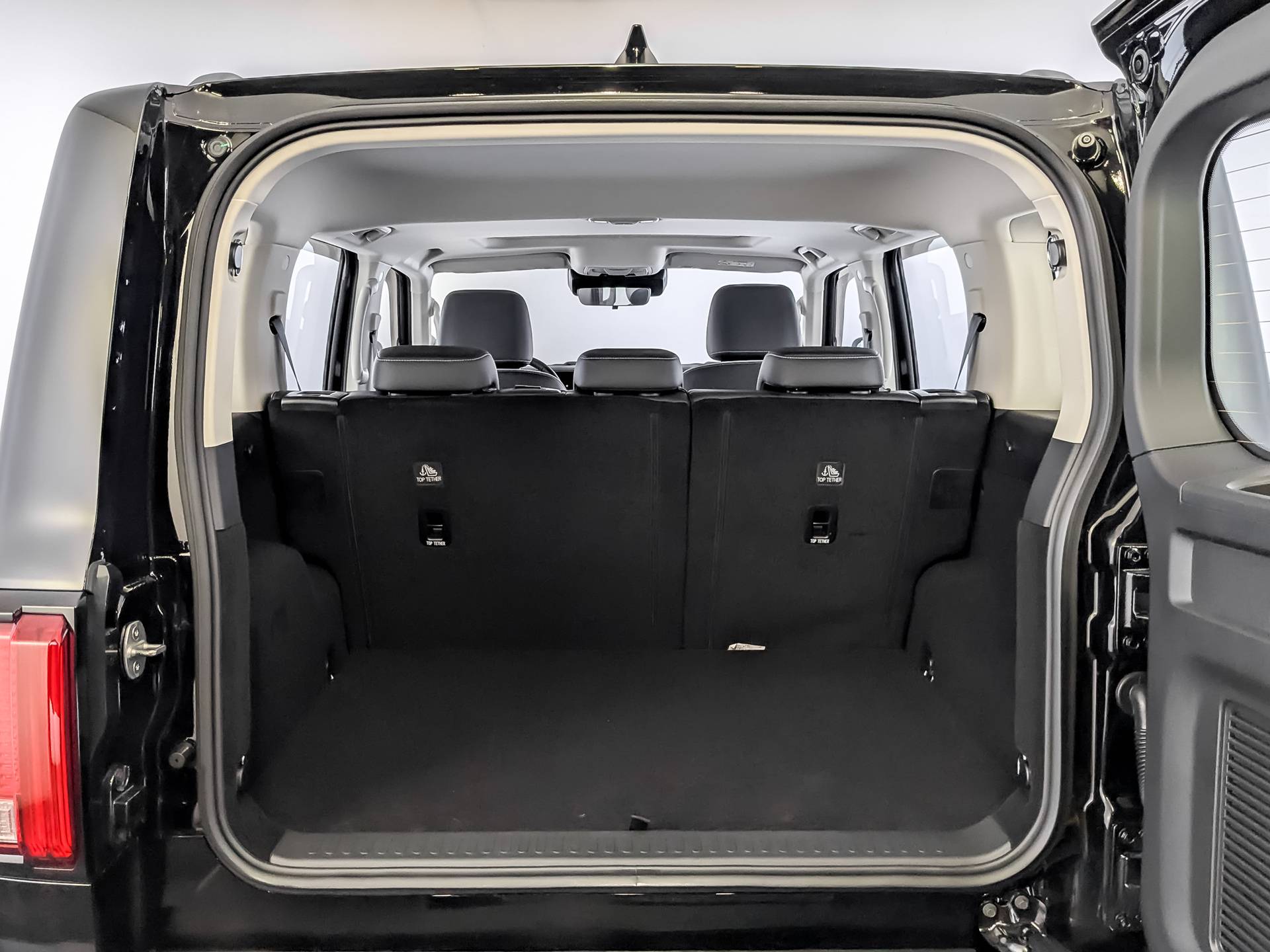 Tank 300 City Adventure 2.0 8AT 4WD