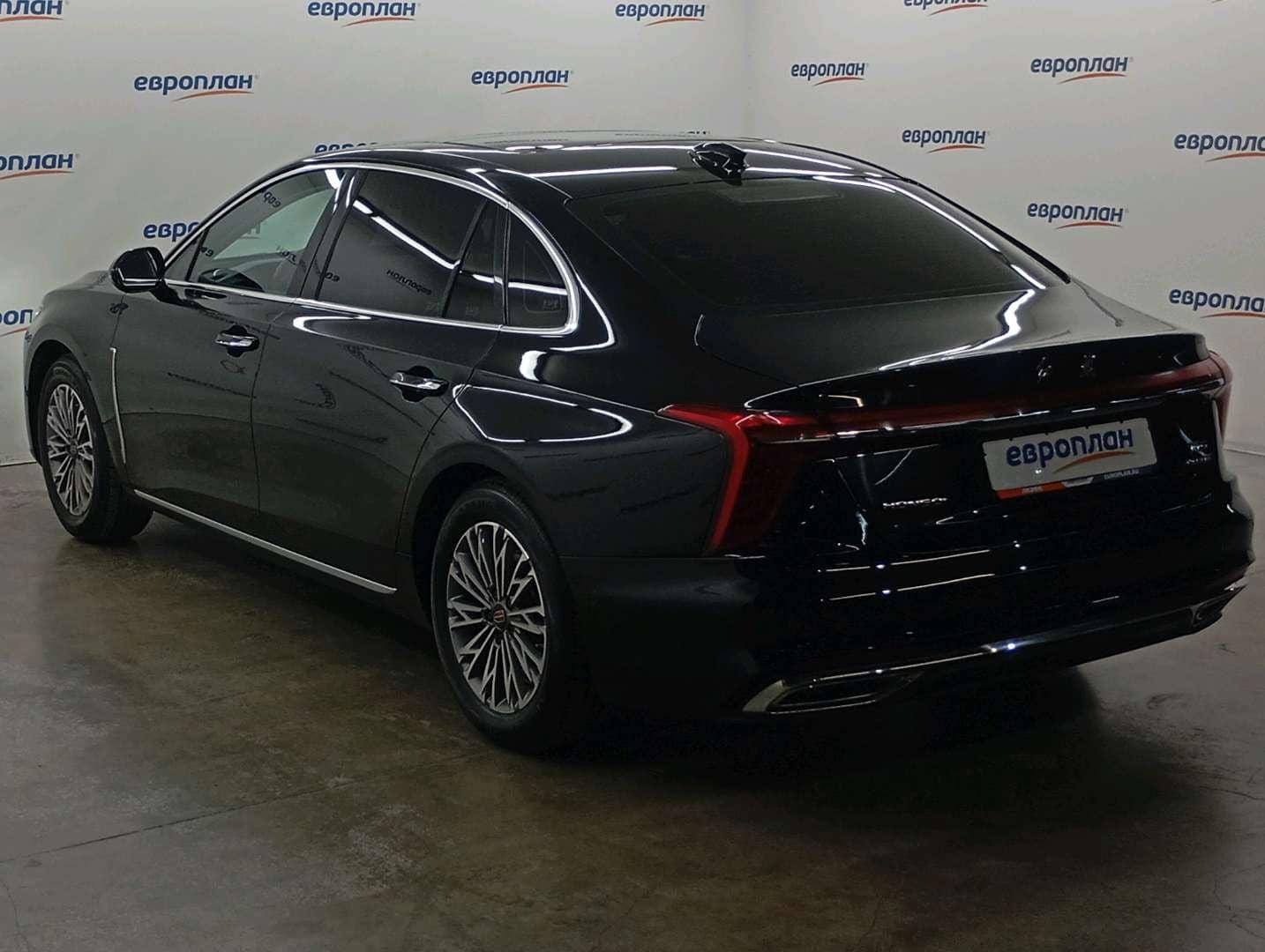 Hongqi H5,  209 498 км, 2023 года в лизинг