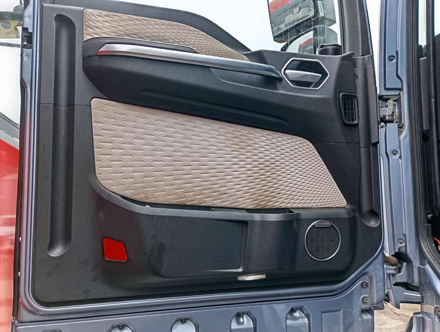 Sitrak С7Н MAX 6×4 ZZ4256V364HE,  216 923 км, 2023 года в лизинг