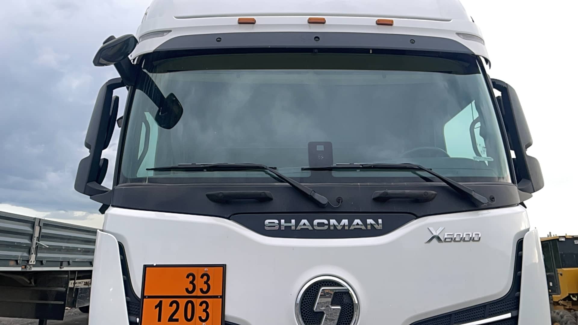Shacman SX4188YY381,  9 747 км, 2023 года в лизинг