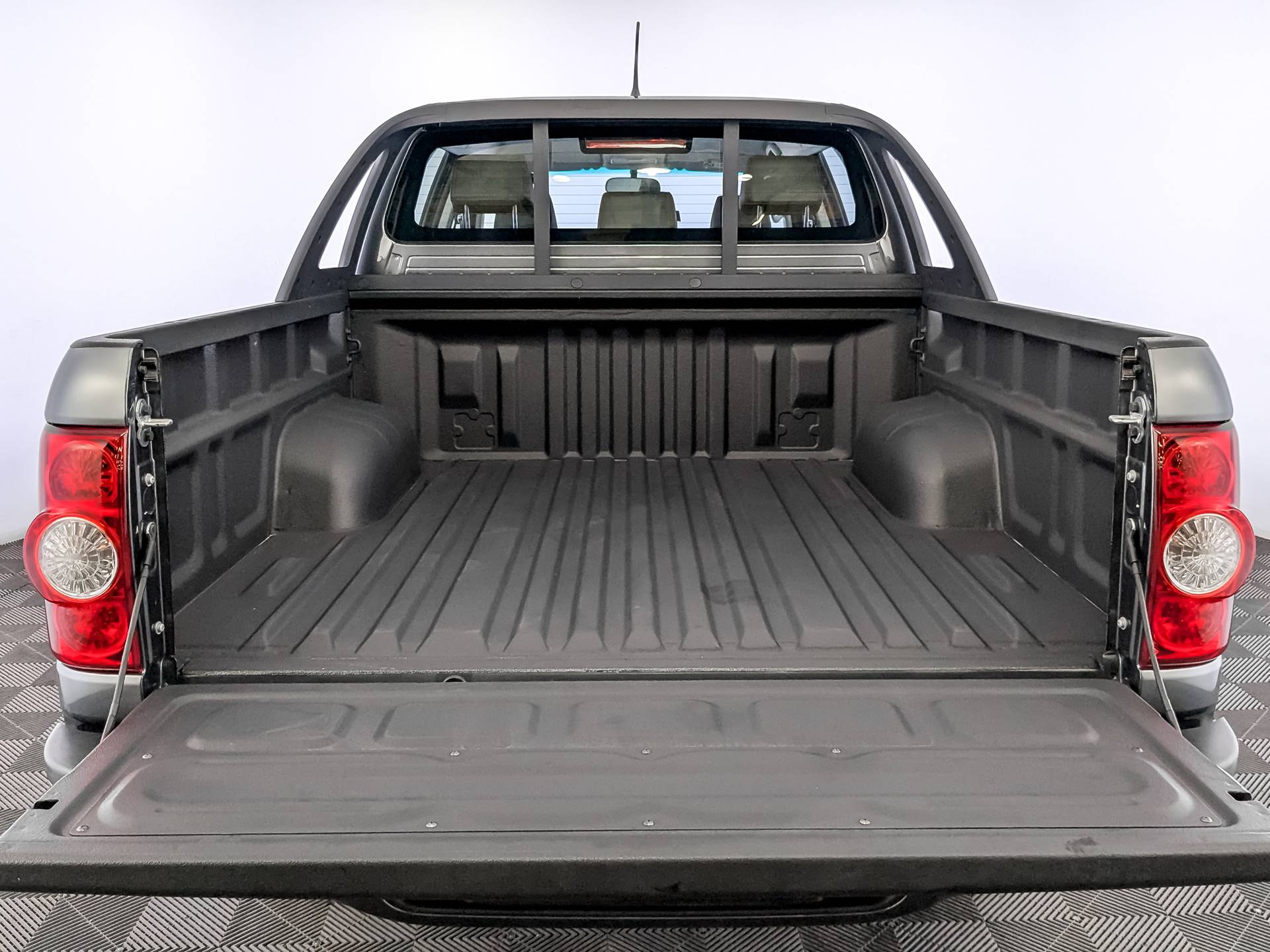 Sollers ST6 Comfort 2.0d MT 4WD