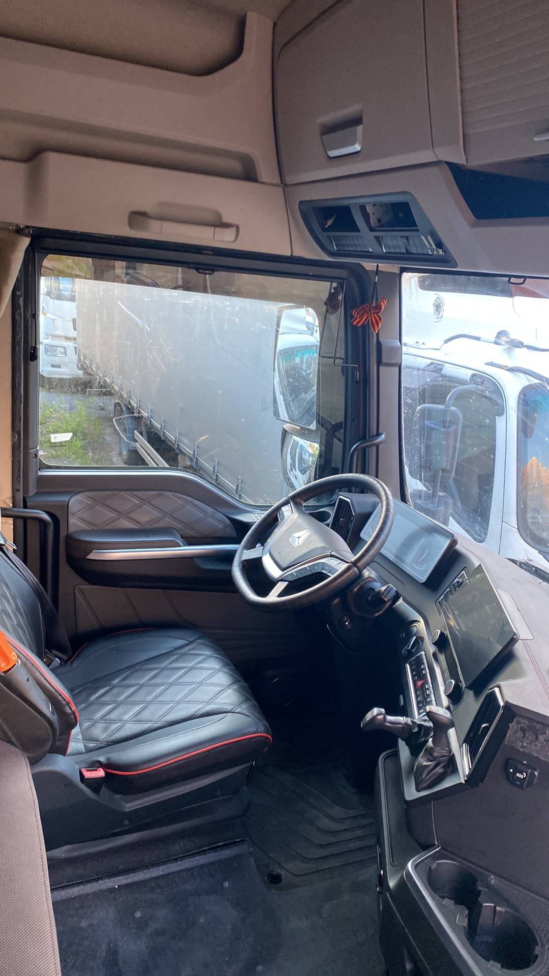 Sitrak ZZ4186V391HE,  292 208 км, 2023 года в лизинг