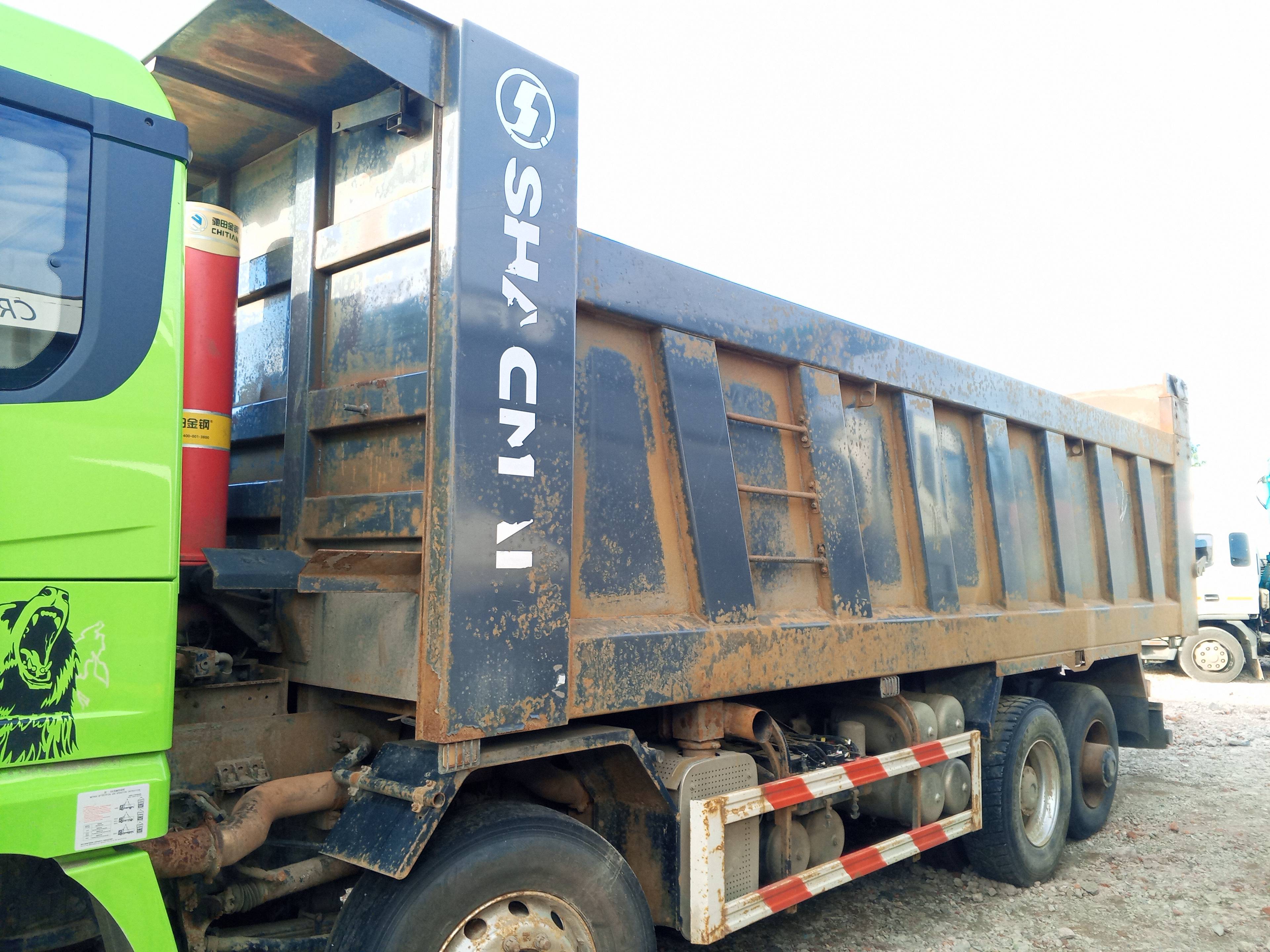 Shacman SX33186W366C,  128 683 км, 2023 года