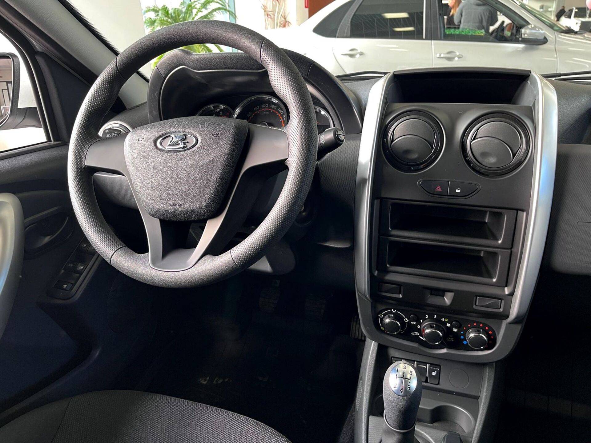 Lada Largus универсал Comfort 7 мест 1.6 90hp 5MT