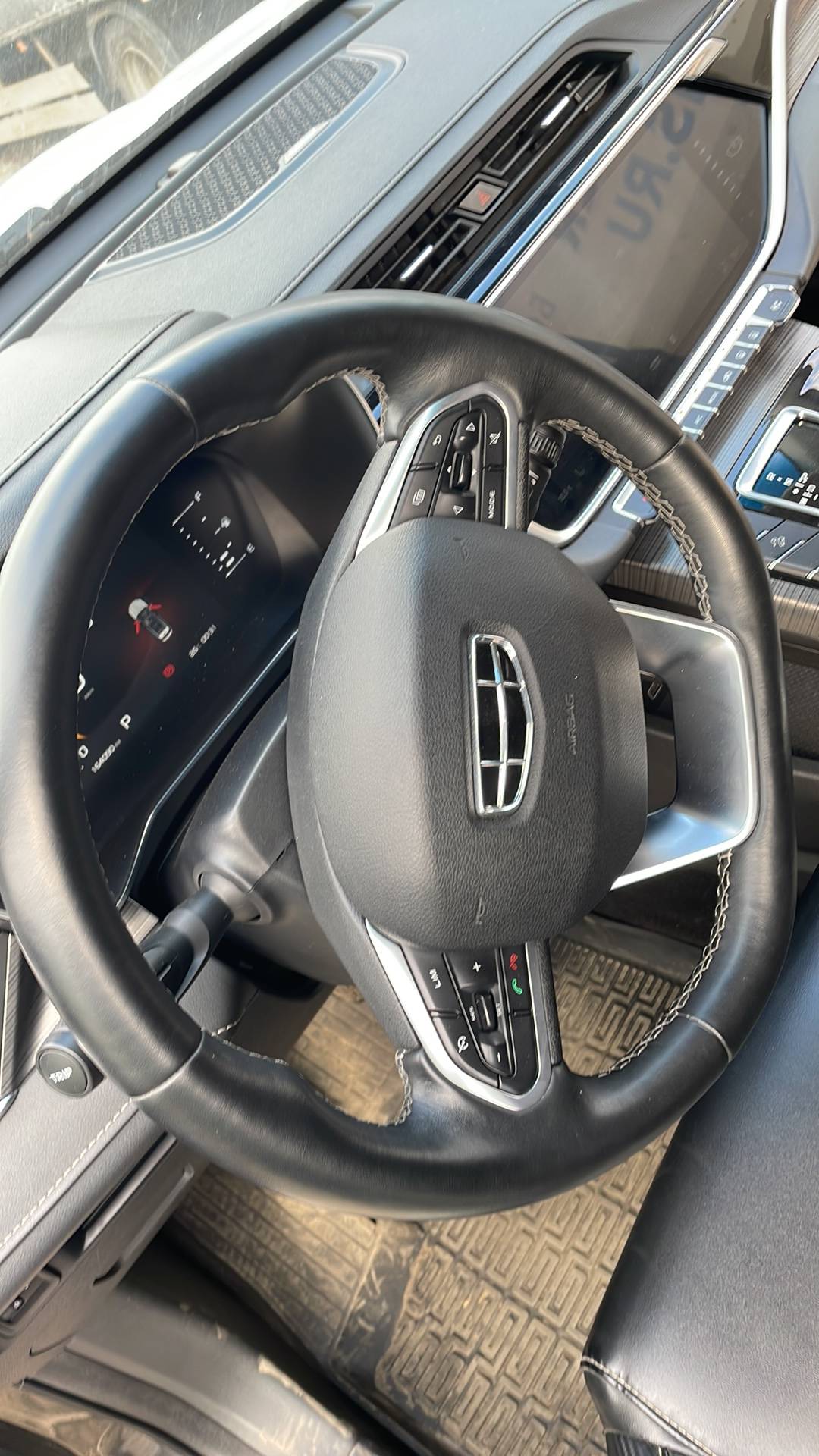 Geely Atlas Pro,  164 090 км, 2023 года в лизинг