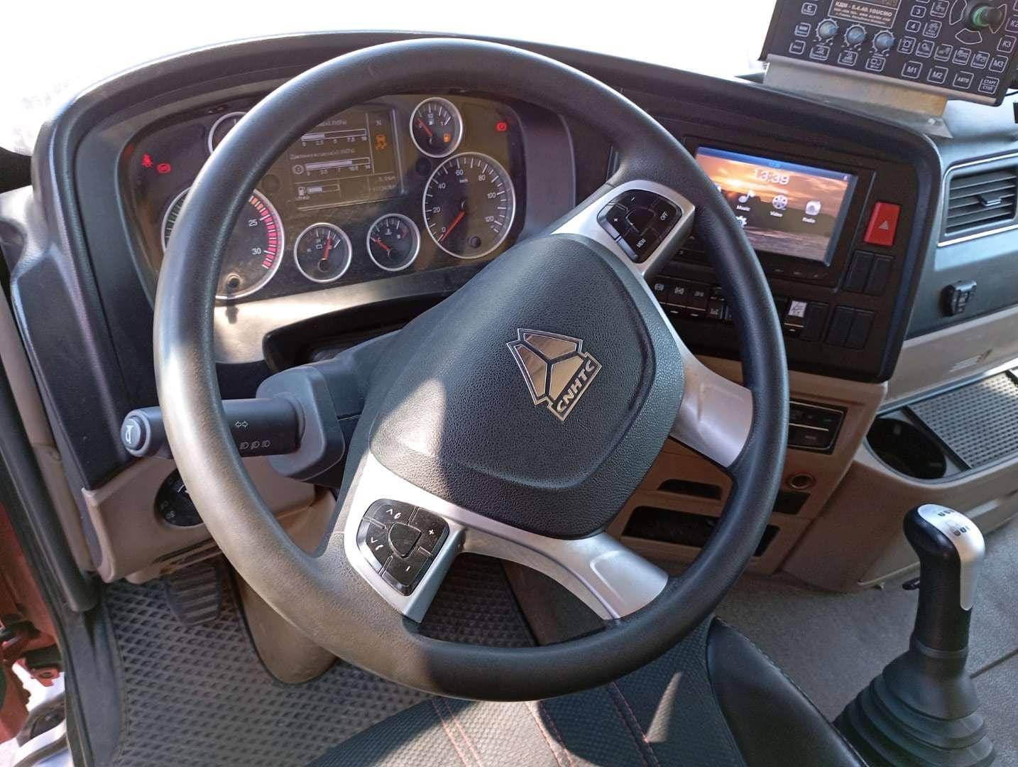 HOWO ZZ3256V384GE 6x4,  111 242 км, 2023 года в лизинг