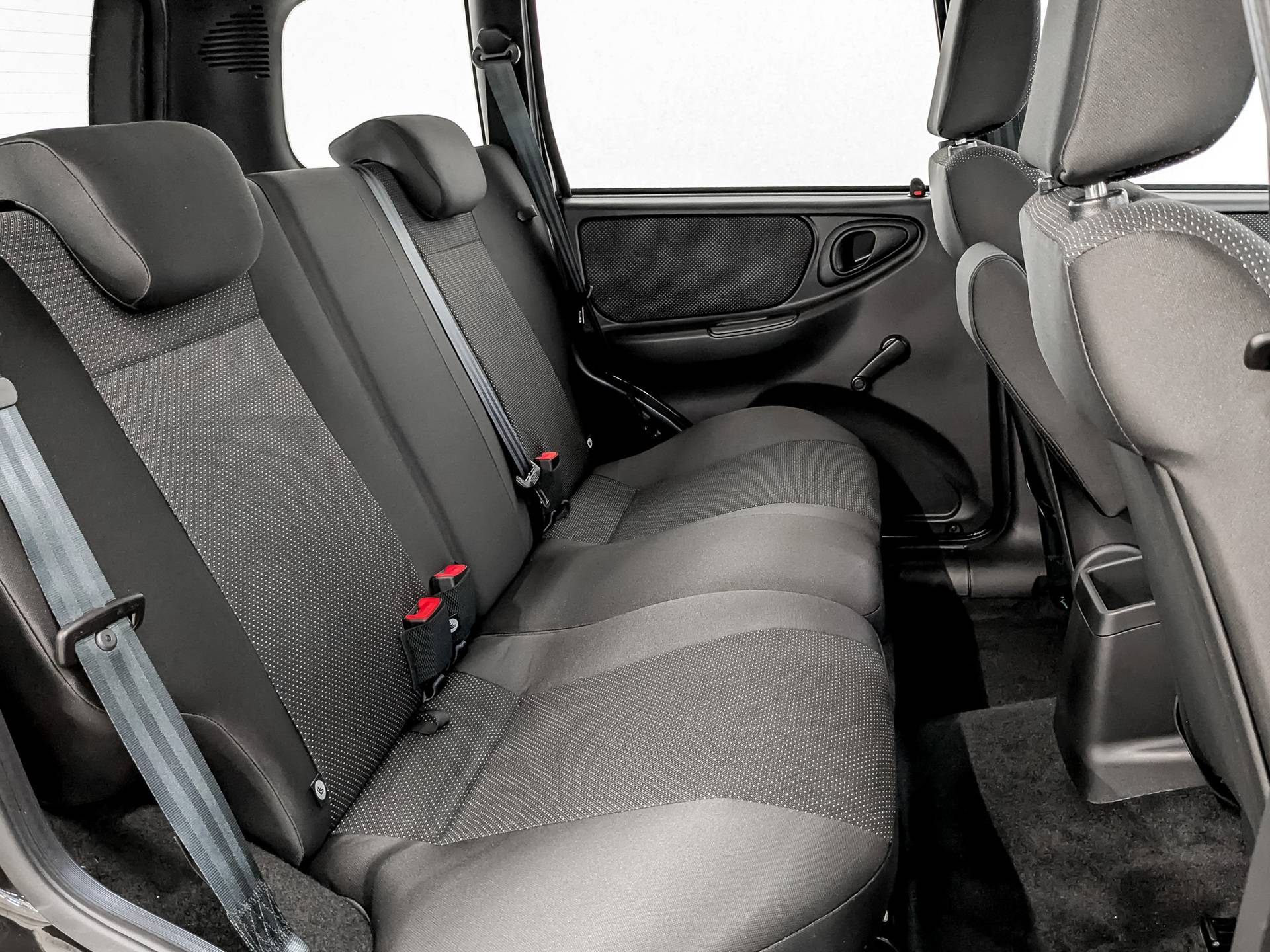 Lada Niva Travel Comfort 24 MMS 1.7 80hp 5MT