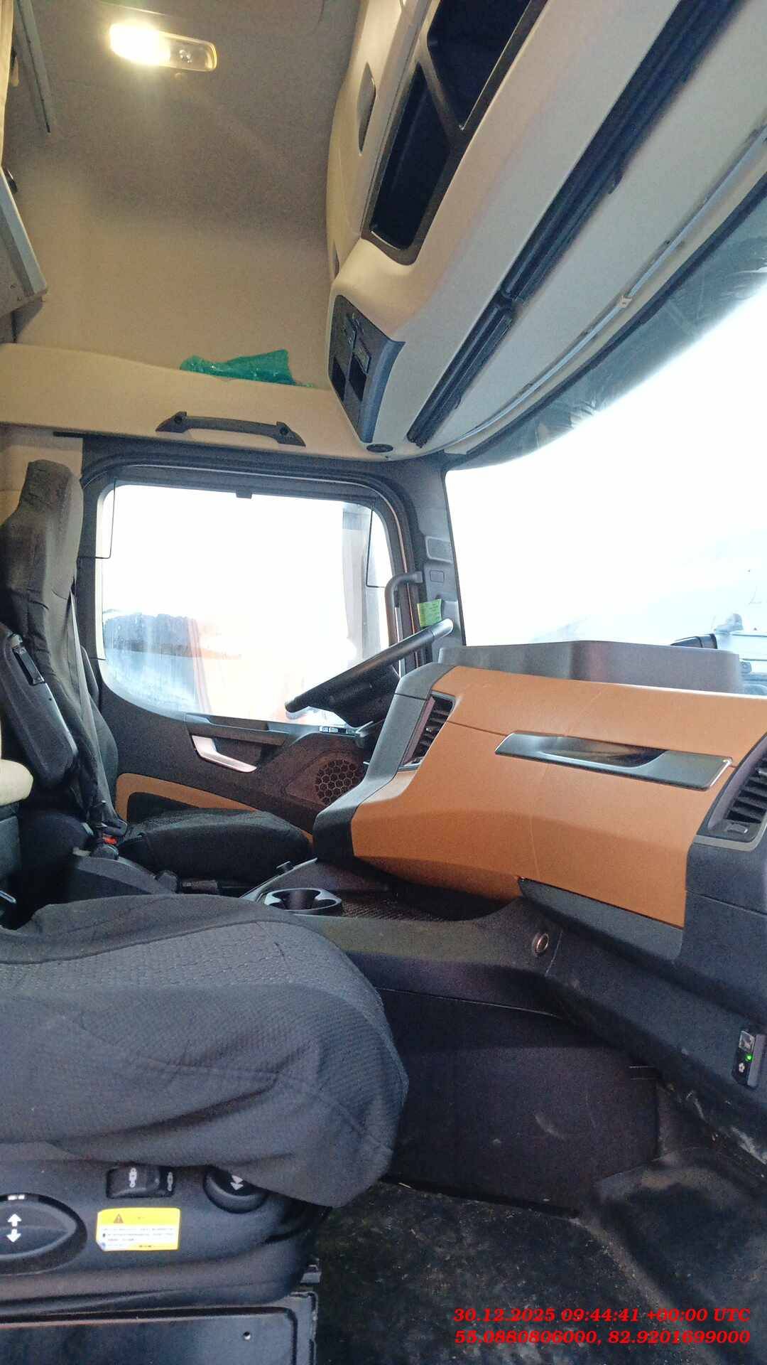 Shacman SX4188YY381,  213 288 км, 2023 года в лизинг