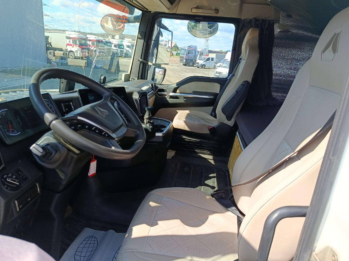 Sitrak C7H MAX 4x2 ZZ4186V361HE,  284 070 км, 2022 года в лизинг