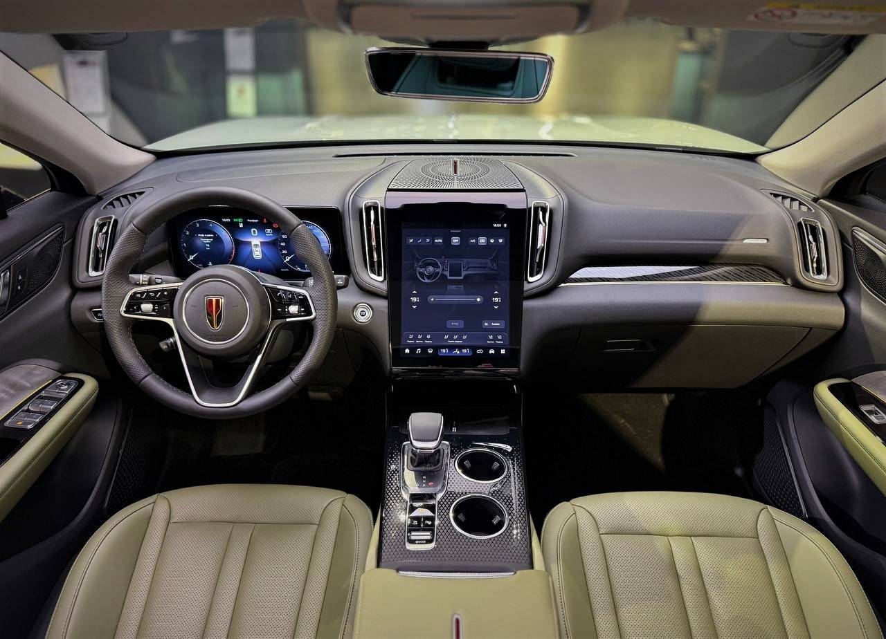 Hongqi HS3 Deluxe 2.0T AWD