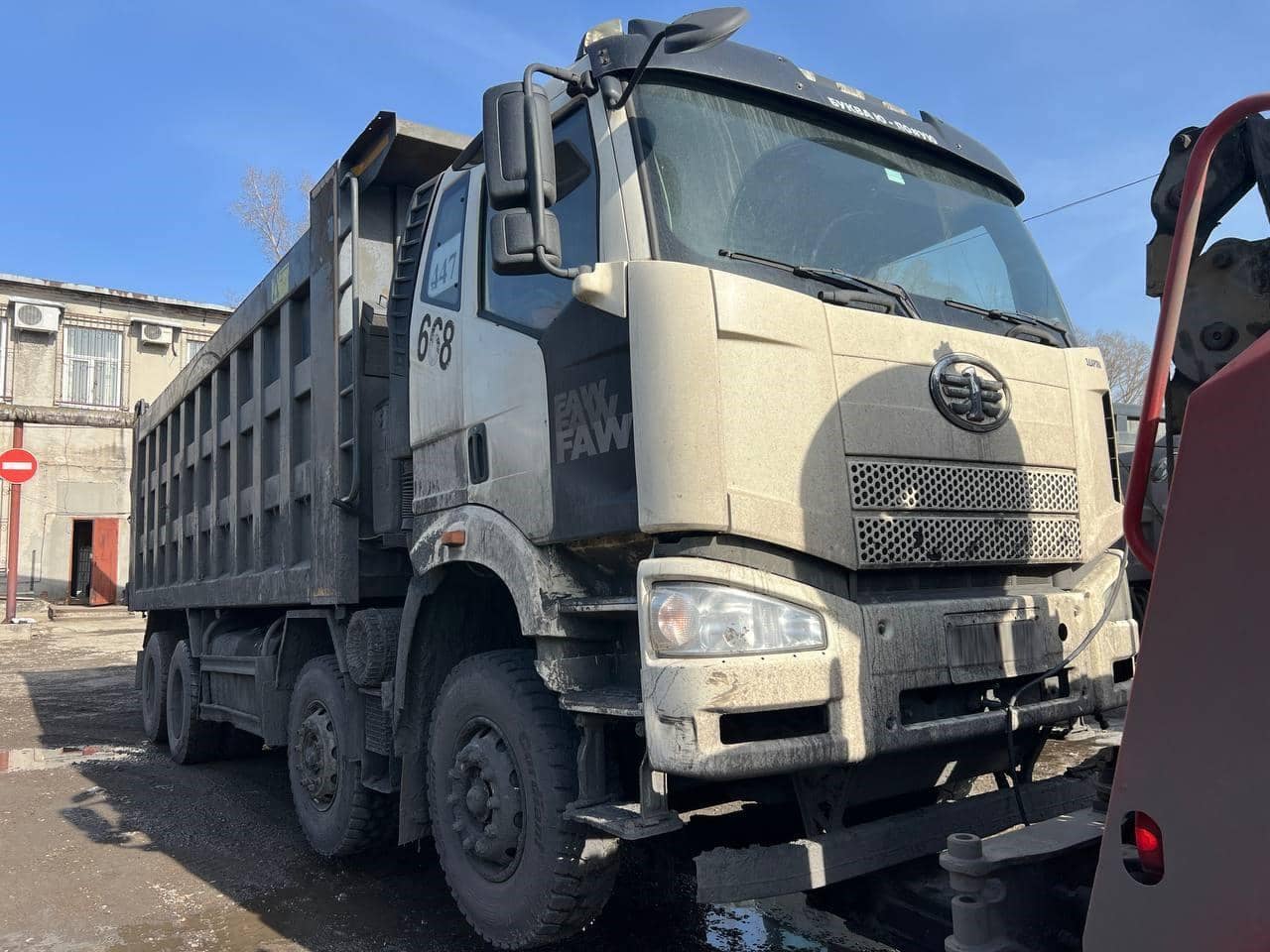 FAW CA3310P66K24T4E4 8x4 (E4),  200 000 км, 2022 года в лизинг