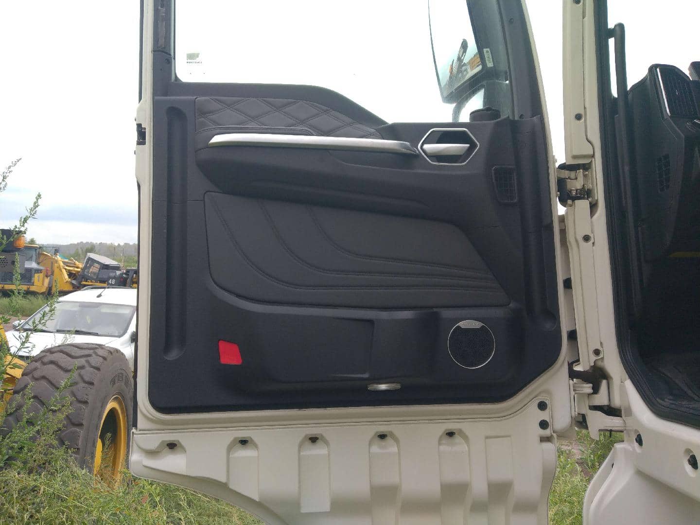 Sitrak С7Н MAX 6×4 ZZ4256V364HE,  390 204 км, 2023 года в лизинг