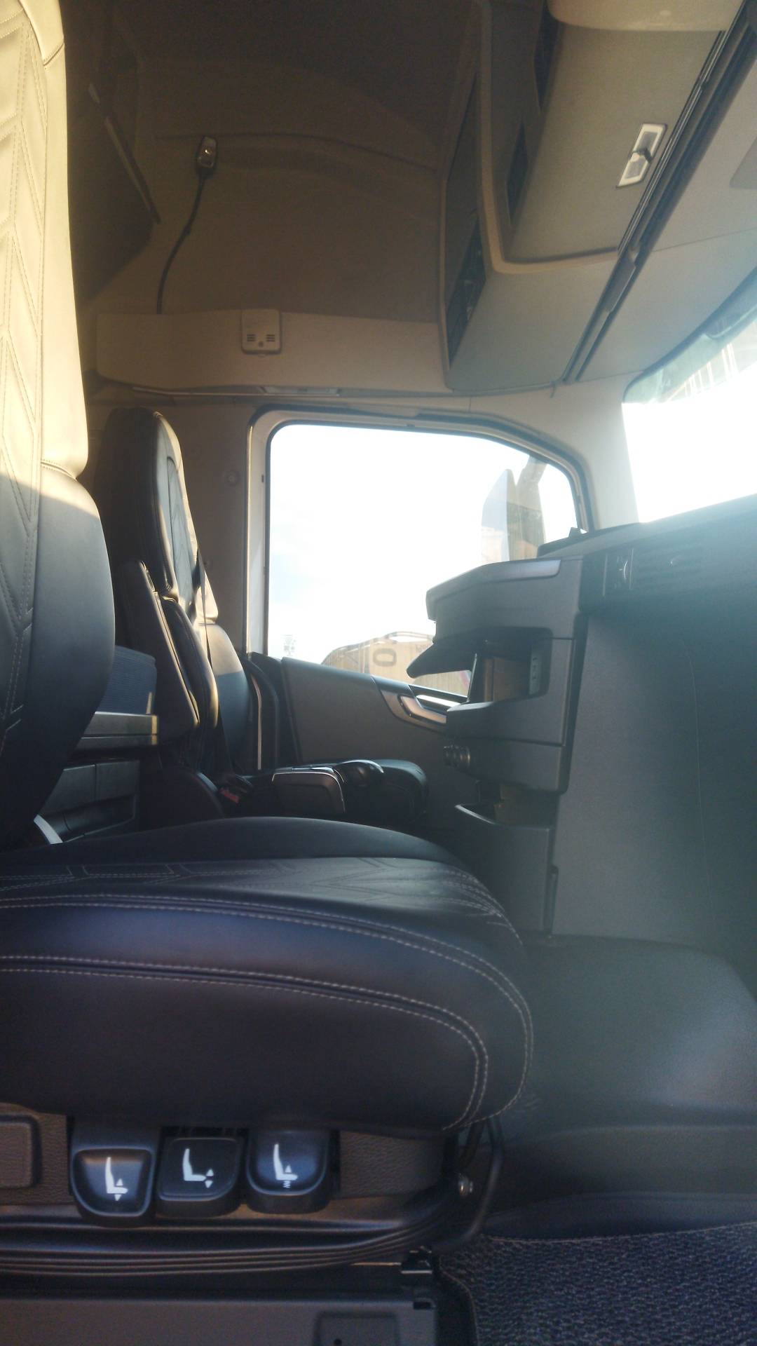 Volvo FH 500 4x2 (FH Globetrotter),  440 100 км, 2022 года