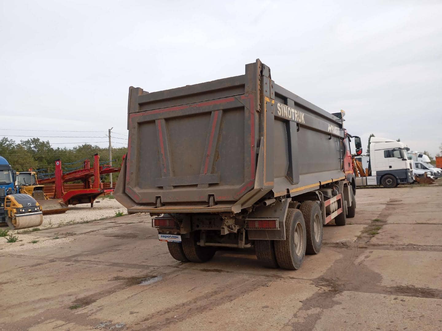 HOWO ZZ3317V386GE1 8х4,  317 914 км, 2023 года в лизинг