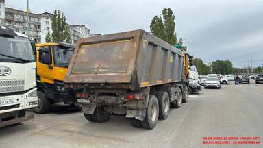 Renault К 440 8X4 (Day cab)