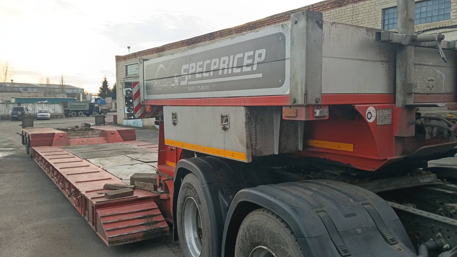 Компания СпецПрицеп Тяжеловоз низкорамный 9942D3