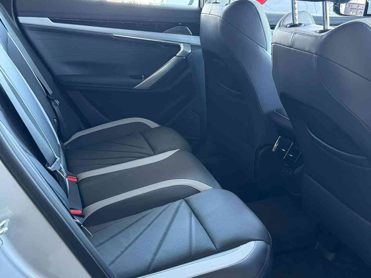 Geely Atlas Flagship 2.0T 8AT 4WD