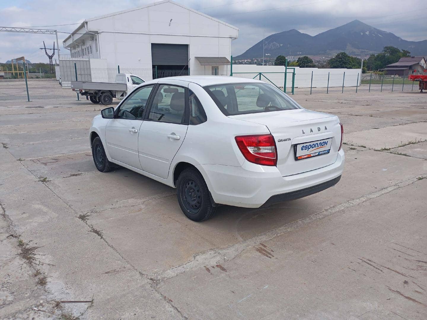 Lada Granta седан,  54 753 км, 2023 года в лизинг
