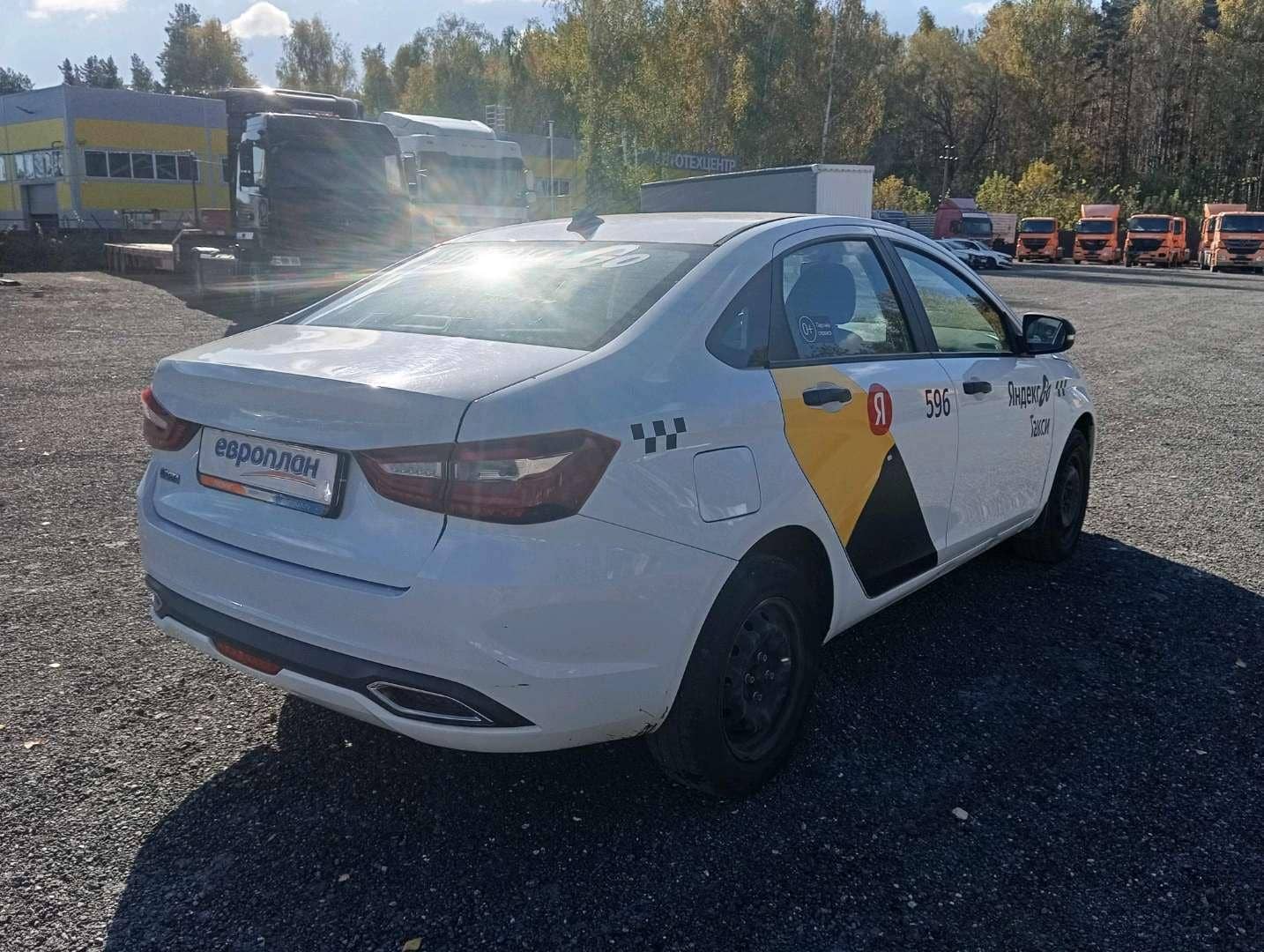 Lada Vesta седан,  141 893 км, 2023 года в лизинг