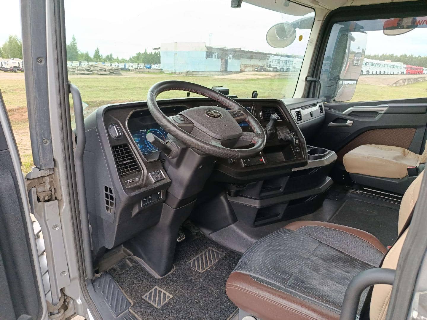 FAW CA4180P77K25E5 4x2,  319 516 км, 2023 года в лизинг