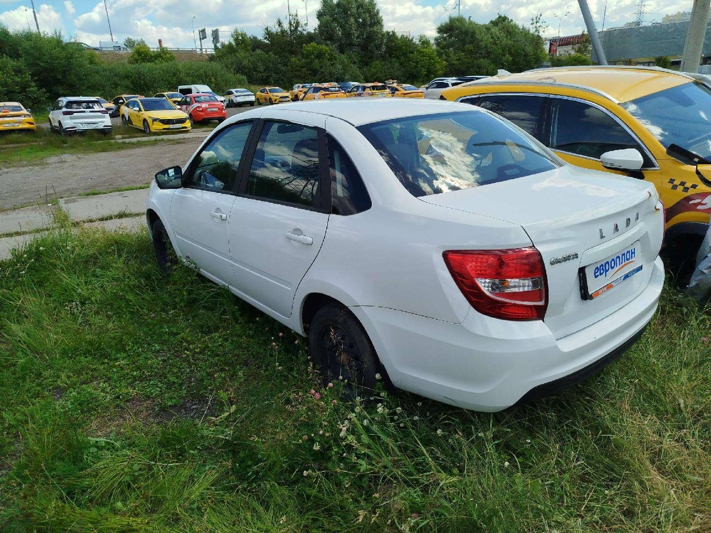 Lada Granta седан,  75 000 км, 2023 года в лизинг