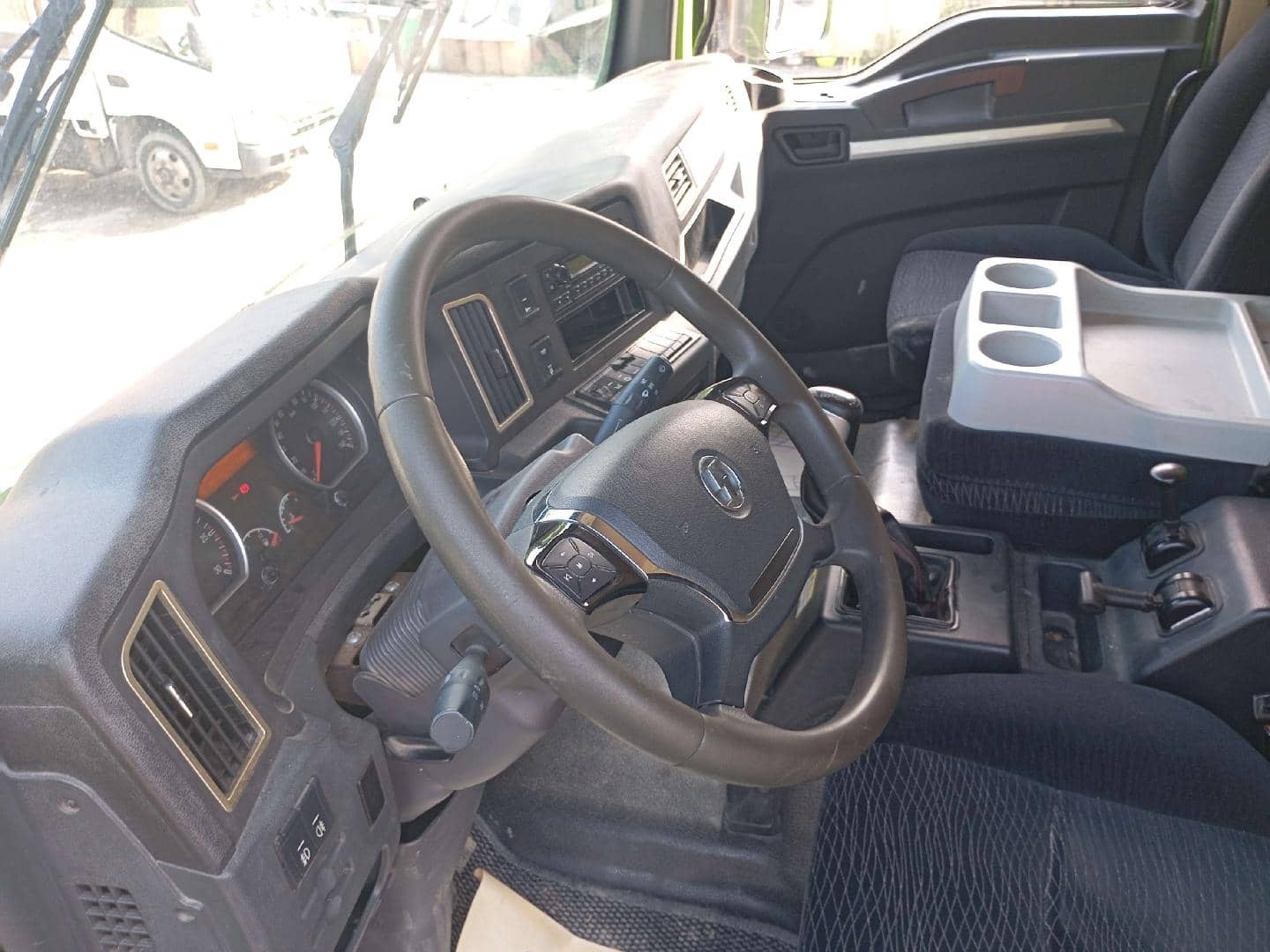 Shacman SX32488L344C,  87 948 км, 2023 года в лизинг