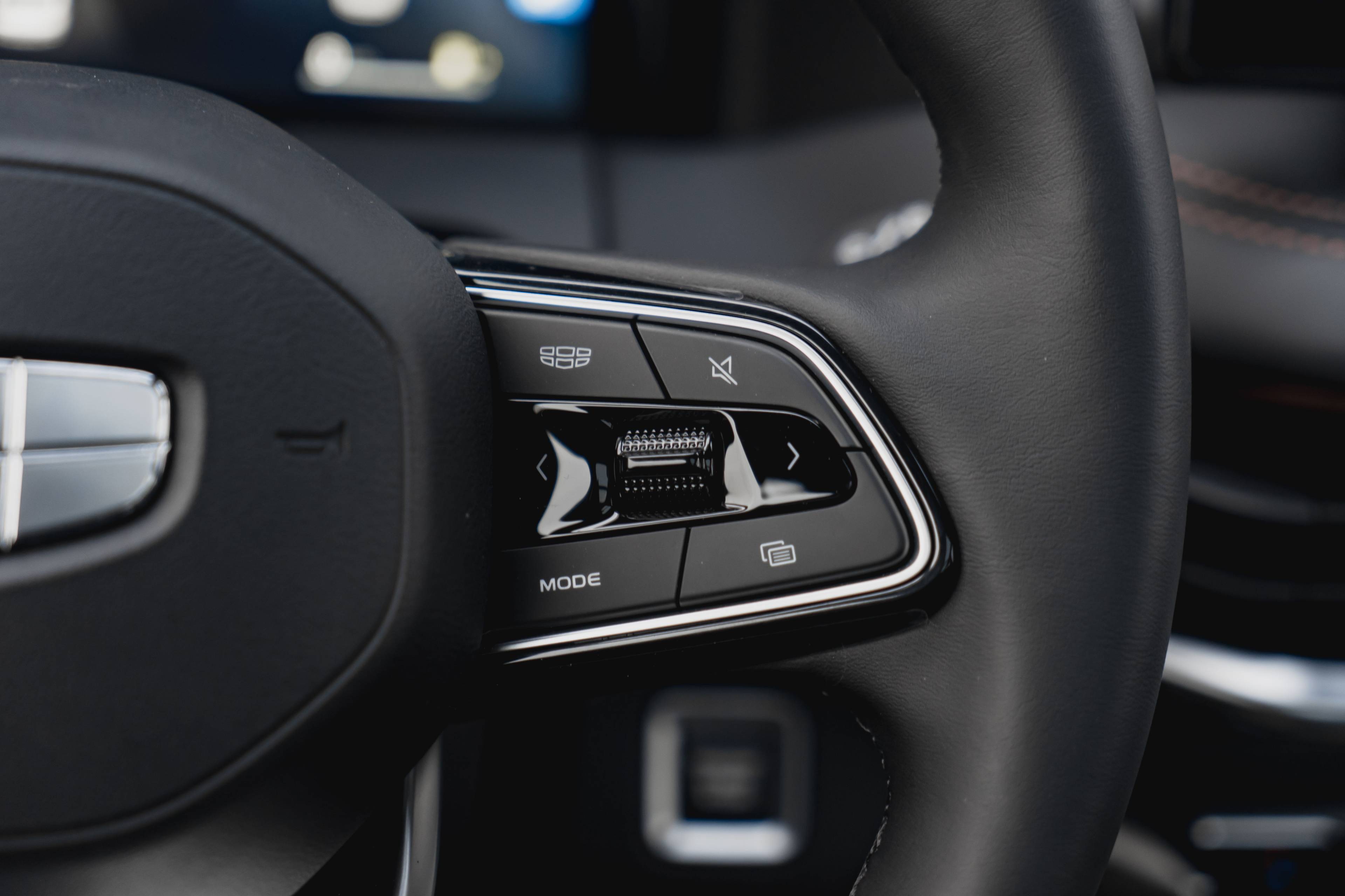 Geely Okavango Flagship 2.0T 7DCT 2WD