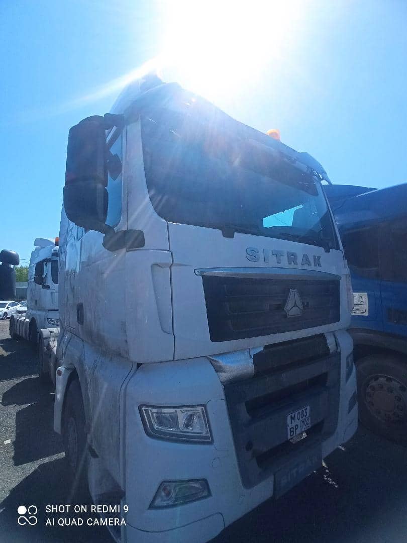 Sitrak C7H 4x2 ZZ4186V361HE,  429 763 км, 2023 года в лизинг