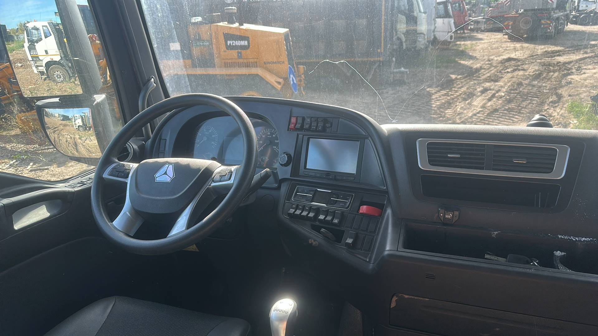 Sitrak С7Н 6×4 ZZ4256V364HE,  1 км, 2024 года в лизинг