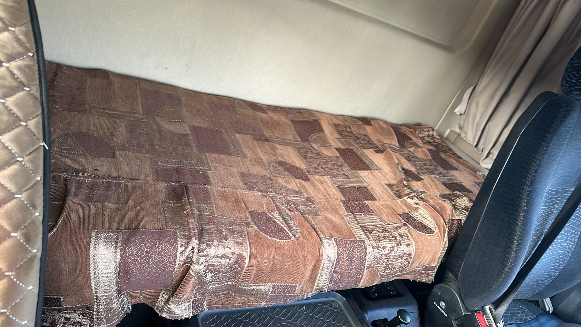 Shacman SX32586T384,  57 857 км, 2022 года в лизинг