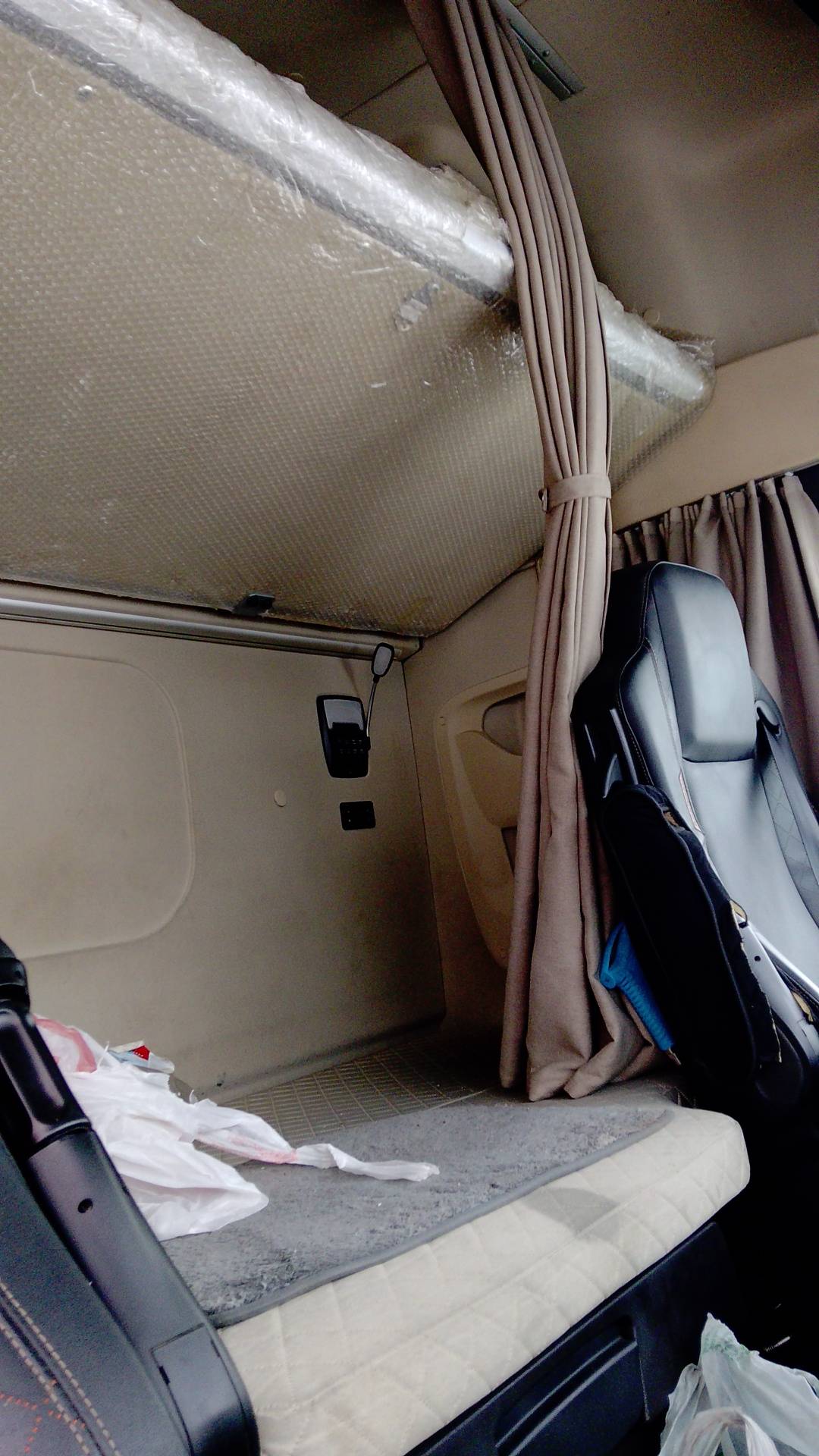 Shacman SX4188YY381,  568 174 км, 2024 года в лизинг