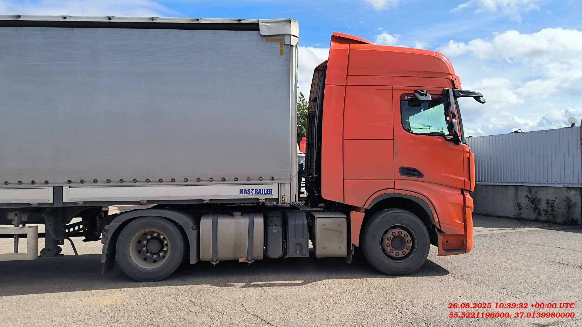 Shacman SX4188YY381,  317 253 км, 2023 года в лизинг