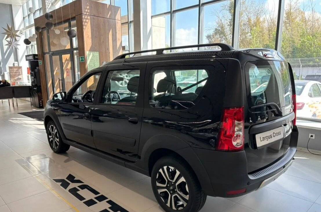 Lada Largus Cross Энджой 5 мест 1.6 106 л.с. МТ (Enjoy)