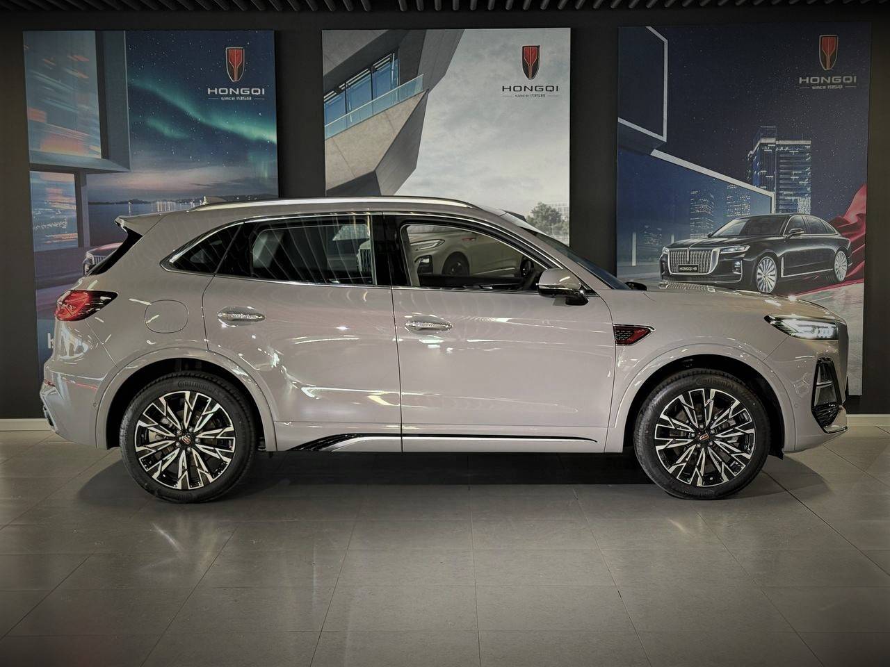 Hongqi HS5 Deluxe 2.0T AWD