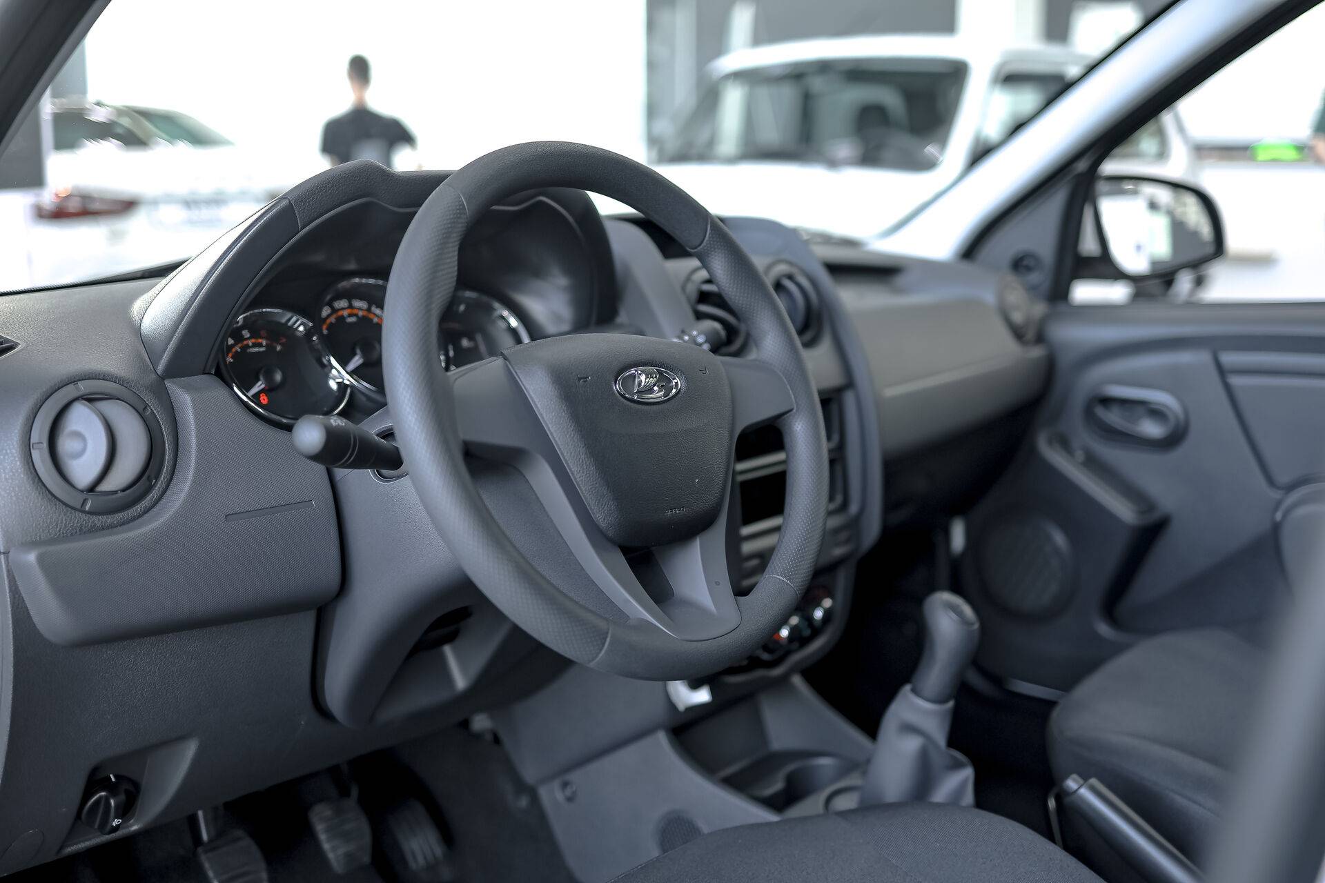 Lada Largus фургон Classic 1.6 90hp 5MT