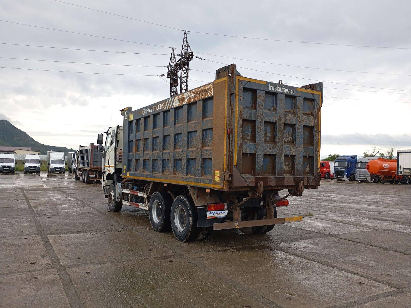 FAW CA3250P66K24T1E5 6х4,  216 492 км, 2023 года в лизинг
