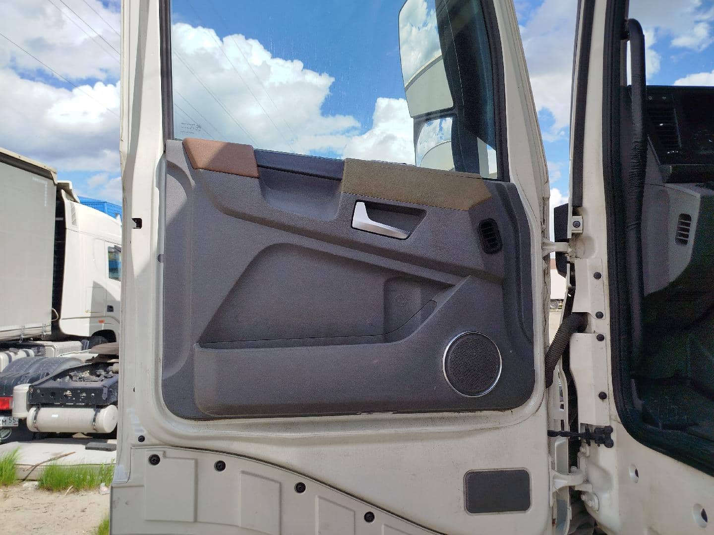 DongFeng GX DFH4180 4x2,  725 987 км, 2023 года в лизинг