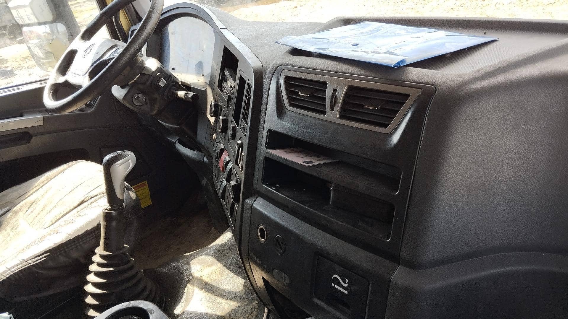 Shacman SX33186T366,  347 111 км, 2022 года в лизинг