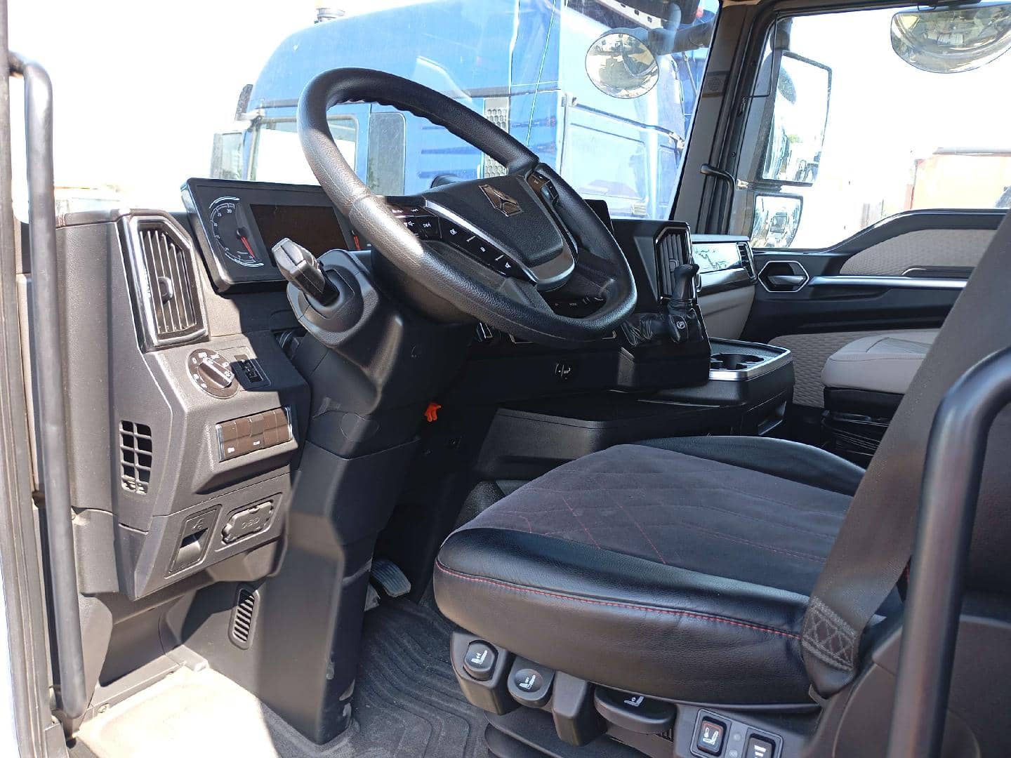 Sitrak С7Н MAX 6×4 ZZ4256V364HE,  151 000 км, 2023 года в лизинг
