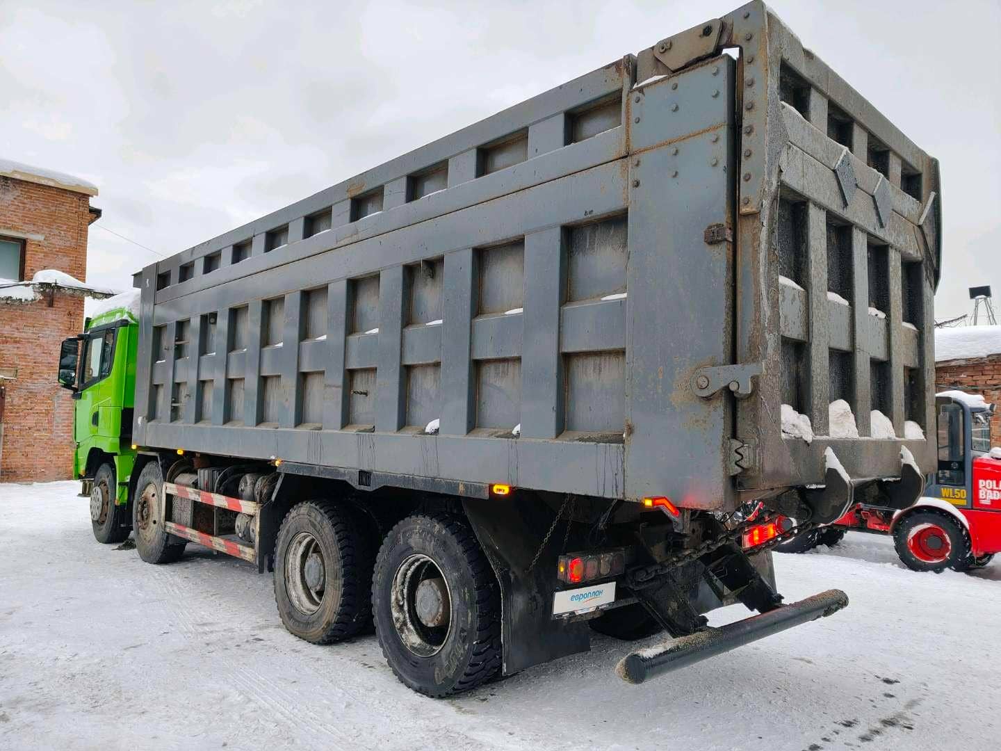 Shacman SX331863366 (скальный кузов),  102 073 км, 2022 года в лизинг