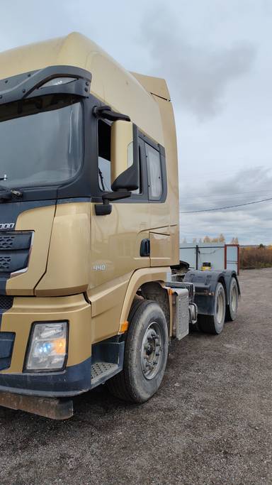 Shacman SX42584W324C